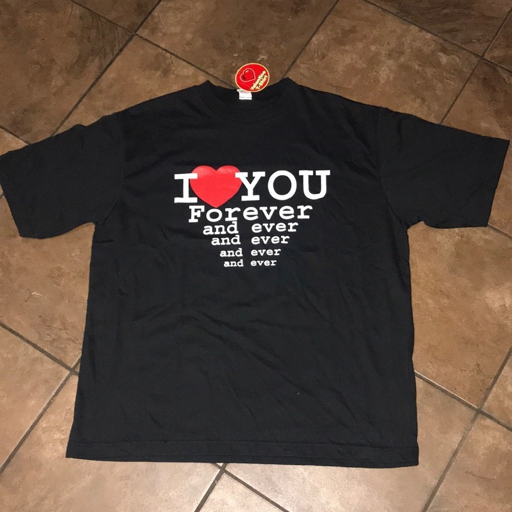 NWT Unisex Valentine Tee